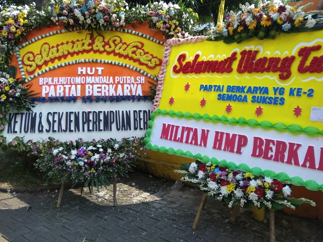 Sejumlah Ucapan Selamat pada Perayaan Ulang Tahun Partai Berkarya ke-2 di Kantor DPP Partai Berkarya Jakarta Selatan, Minggu (15/7/2018). 