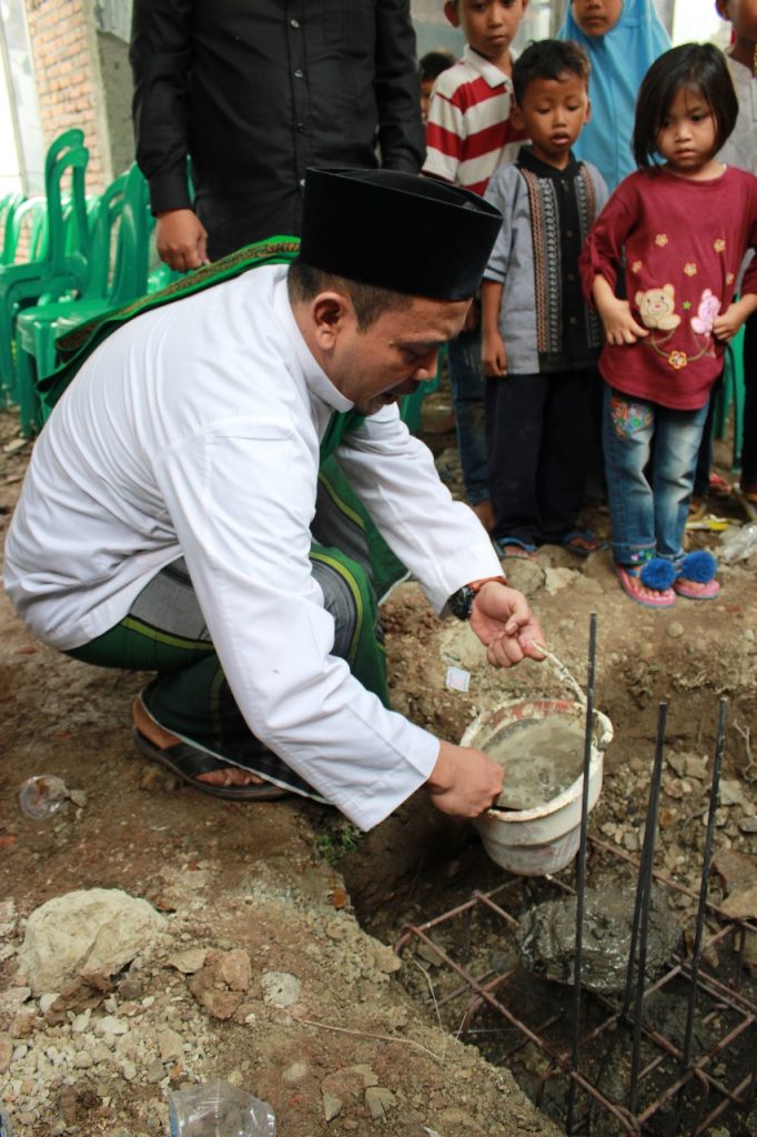 Peletakan batu pertama pembangunan sekolah dan asrama yatim di Cipari, Ahad (8/12)